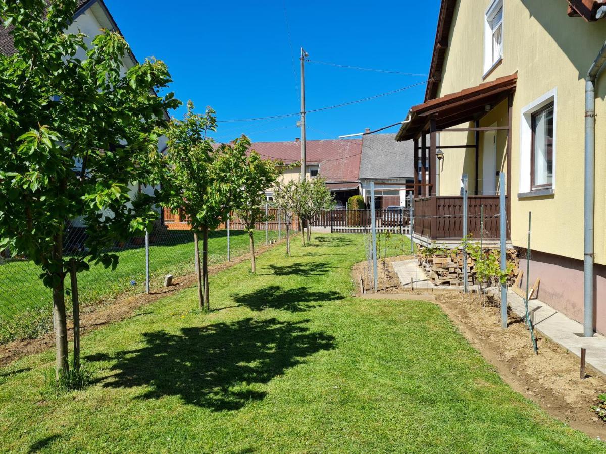 Gyöngyvirág Apartman Lenti Exterior foto
